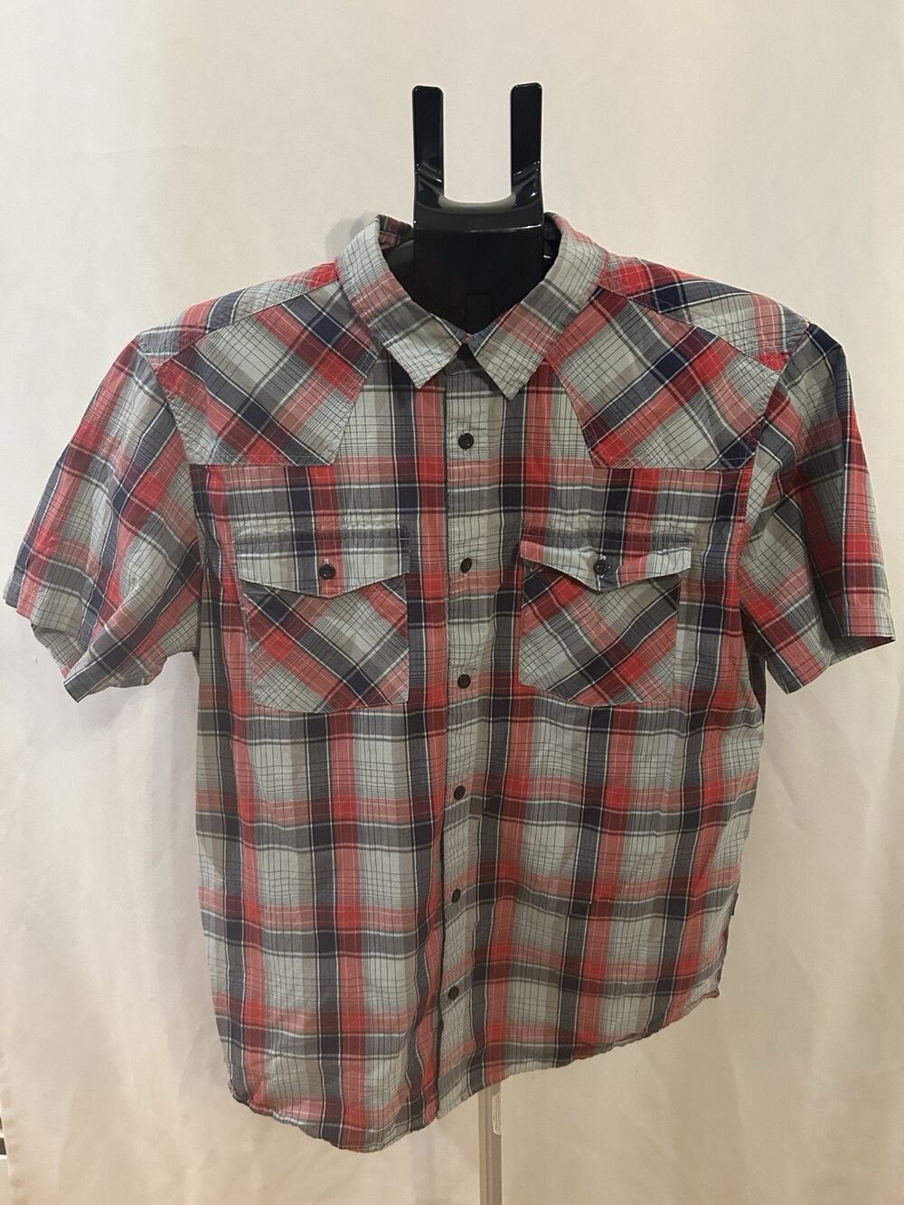 Patagonia Men's size L Short Sleeve Button Up Shirt